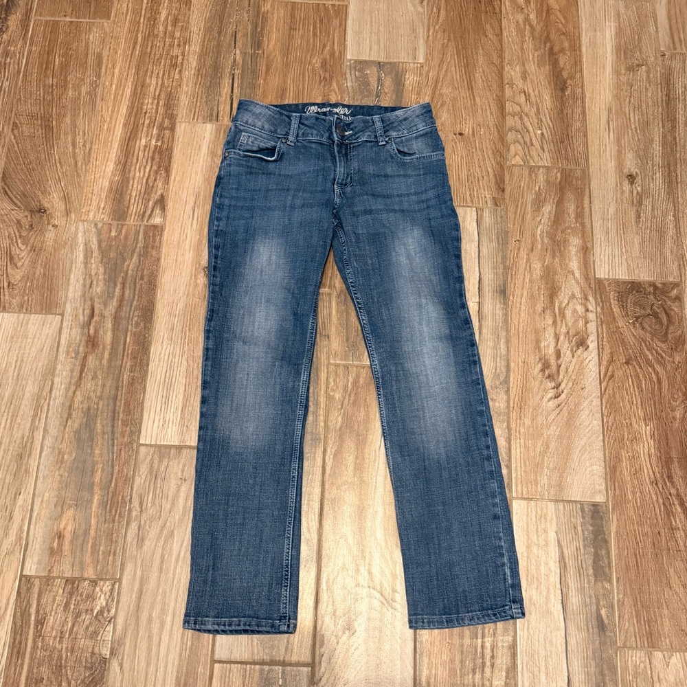Wrangler Women's Essential Mid-Rise Straight Leg Jeans